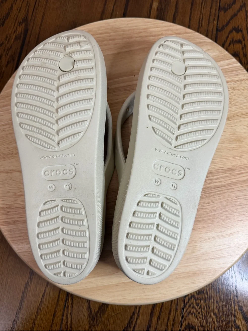 Crocs women’s Platform Retro Resort Platform sandals